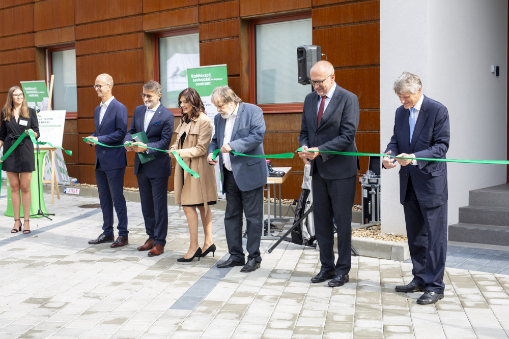 Ribbon_cut_III.jpg